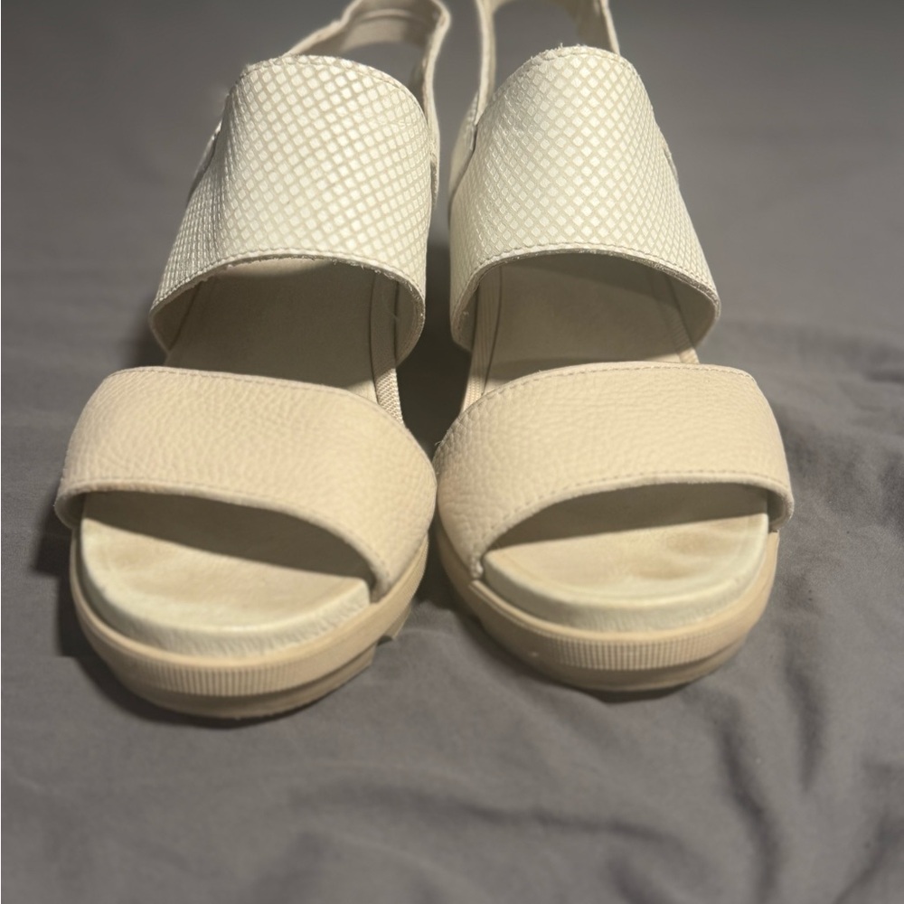 Sorel Cream and Tan Women's Sandals
